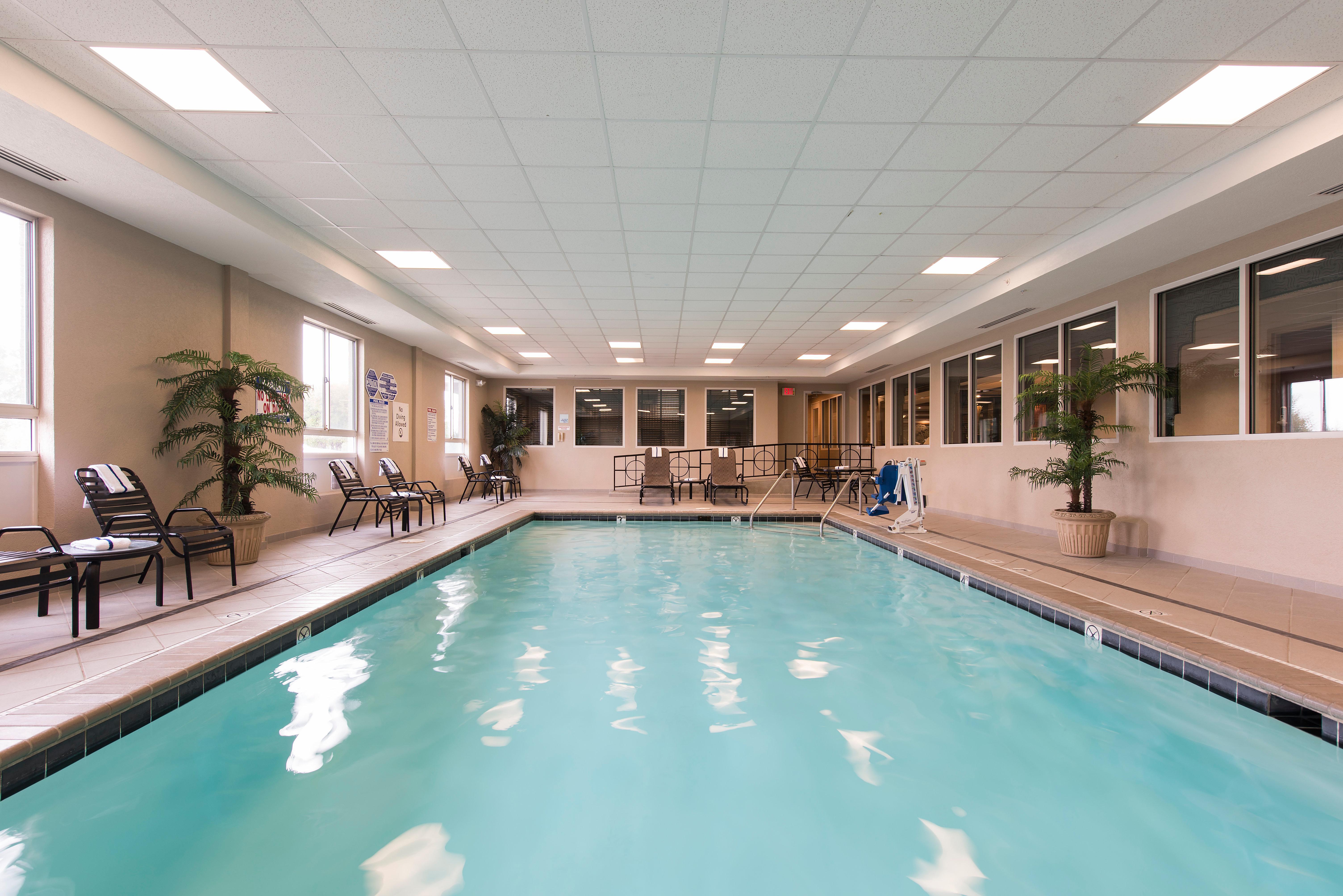 Holiday Inn Express Hotel & Suites Greenwood Exteriér fotografie