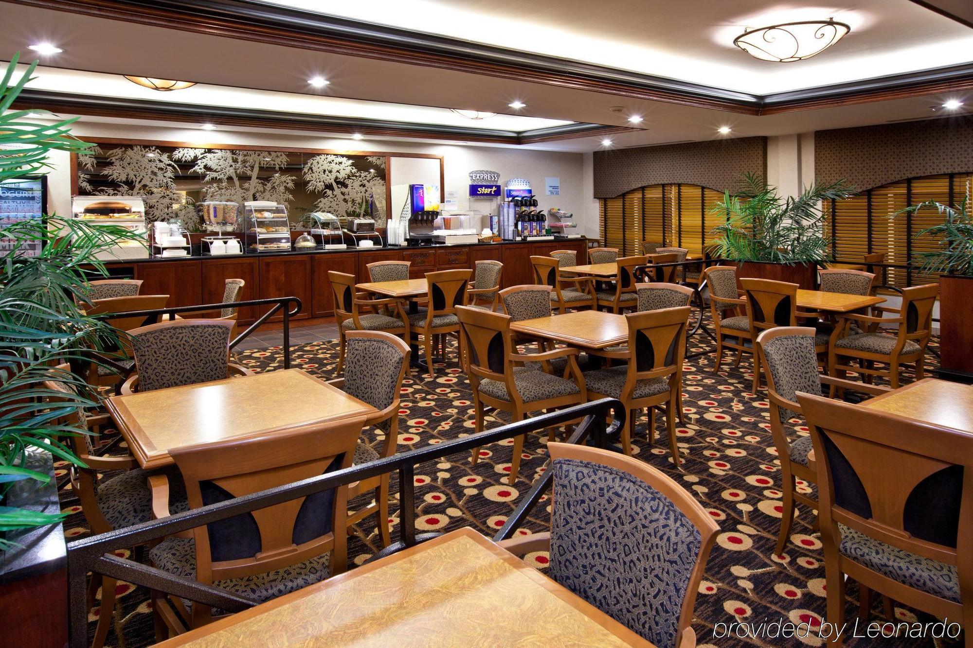 Holiday Inn Express Hotel & Suites Greenwood Exteriér fotografie
