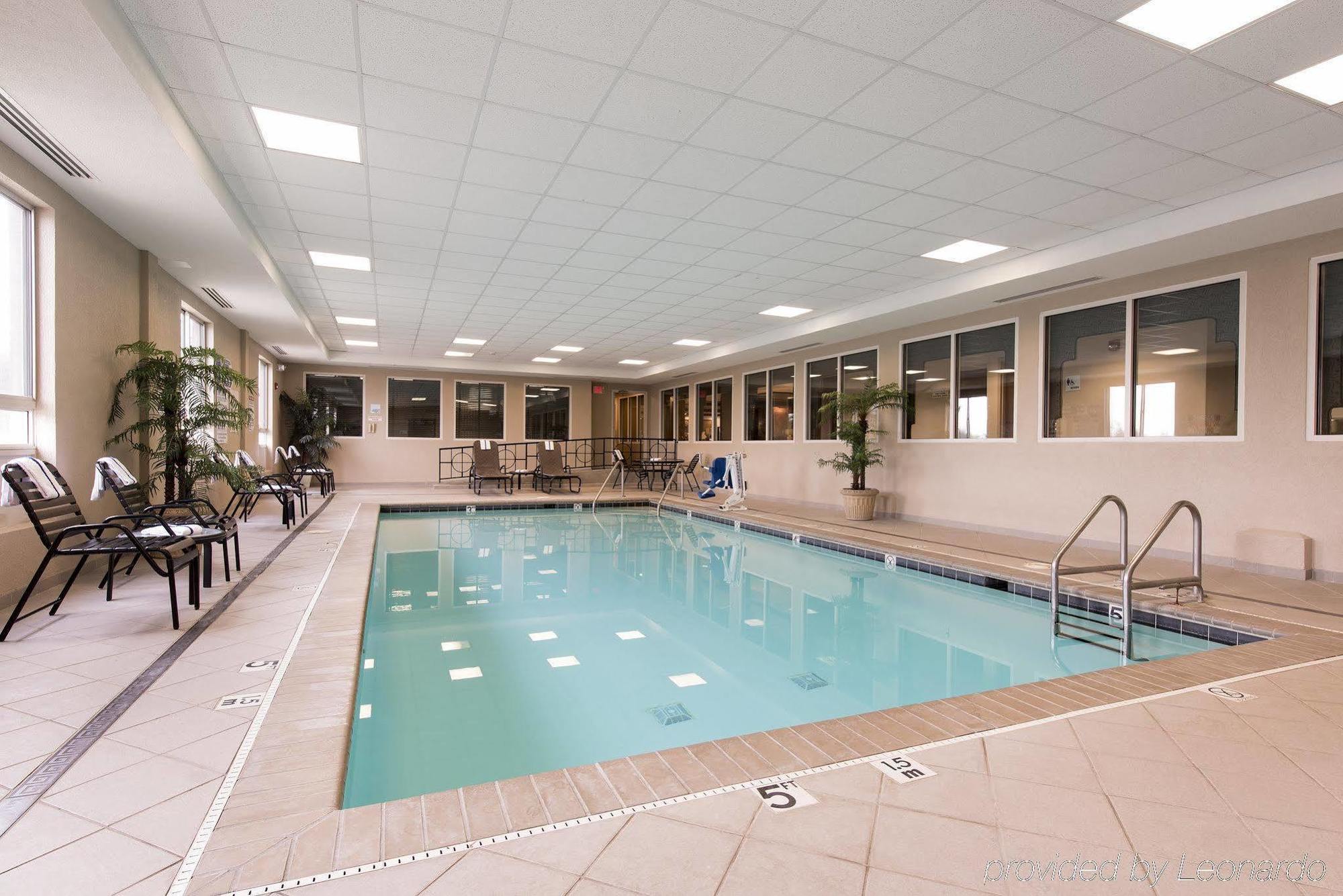 Holiday Inn Express Hotel & Suites Greenwood Exteriér fotografie